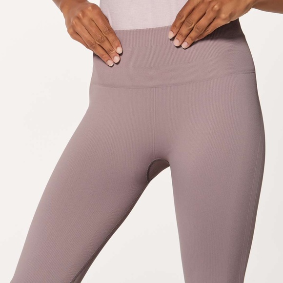 Rare Lululemon Awakening Crop Taryn Toomey Size 4 - Picture 4 of 11